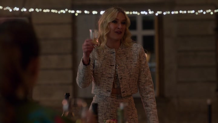 Emily_in_Paris_S02E03_WEBRip_x264-ION10_2633.jpg