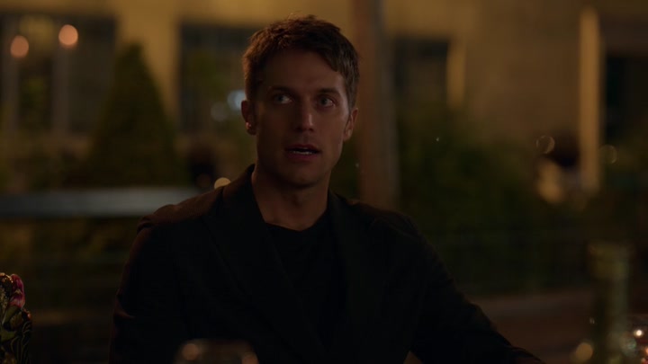 Emily_in_Paris_S02E03_WEBRip_x264-ION10_2638.jpg