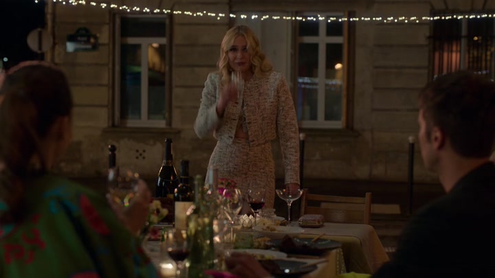 Emily_in_Paris_S02E03_WEBRip_x264-ION10_2640.jpg