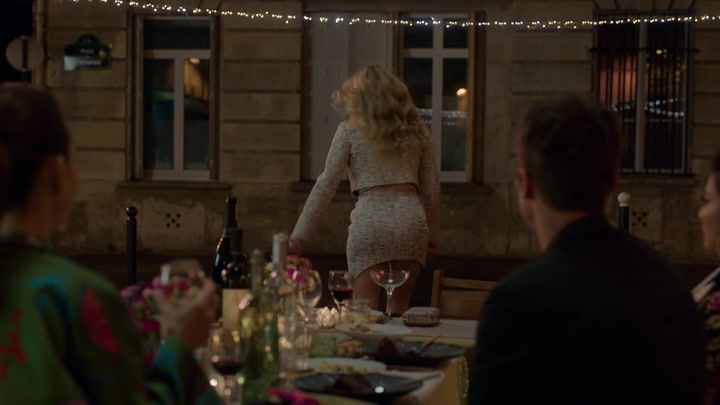 Emily_in_Paris_S02E03_WEBRip_x264-ION10_2652.jpg