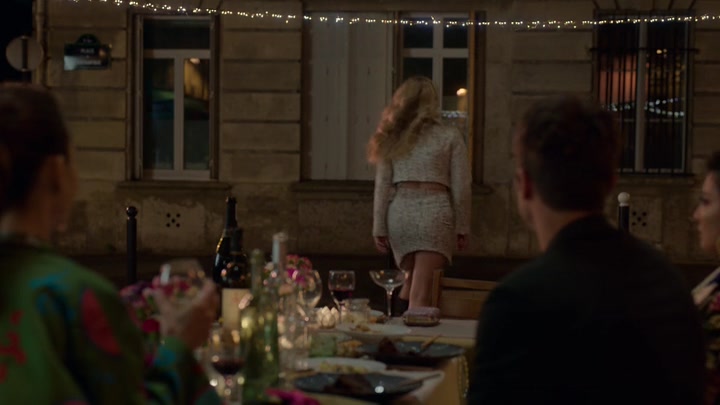 Emily_in_Paris_S02E03_WEBRip_x264-ION10_2653.jpg