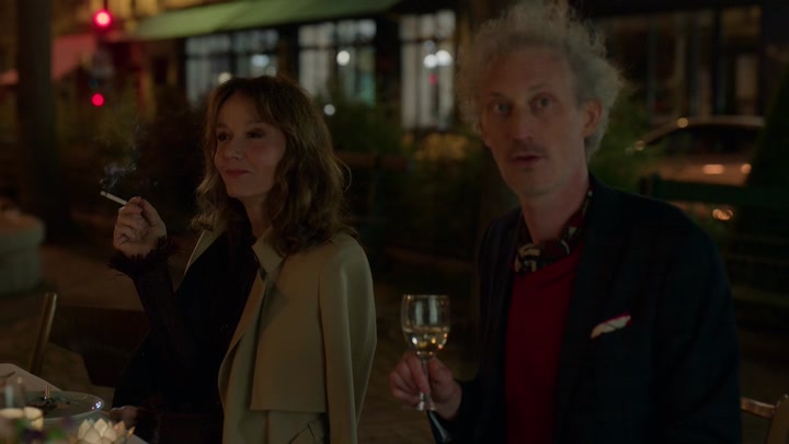 Emily_in_Paris_S02E03_WEBRip_x264-ION10_2657.jpg