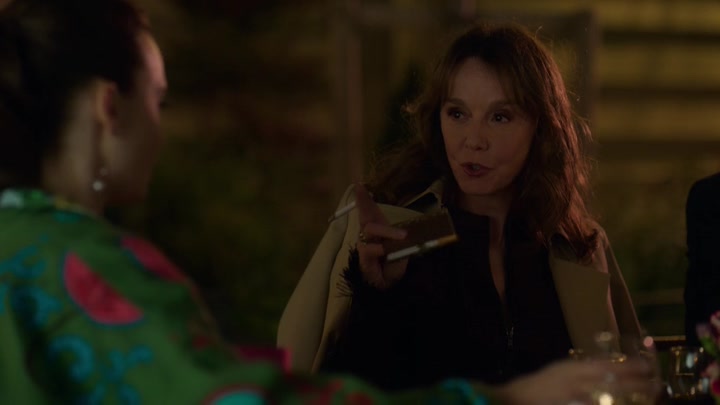 Emily_in_Paris_S02E03_WEBRip_x264-ION10_2663.jpg