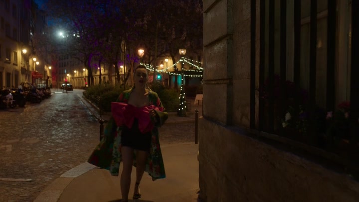 Emily_in_Paris_S02E03_WEBRip_x264-ION10_2679.jpg