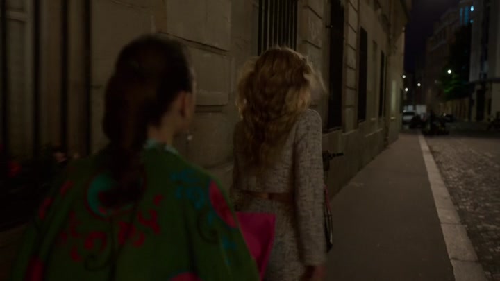Emily_in_Paris_S02E03_WEBRip_x264-ION10_2683.jpg