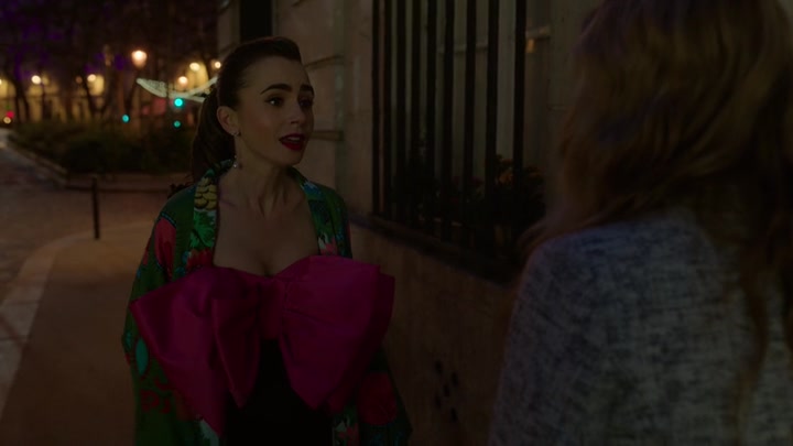 Emily_in_Paris_S02E03_WEBRip_x264-ION10_2692.jpg