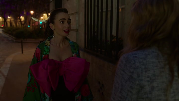 Emily_in_Paris_S02E03_WEBRip_x264-ION10_2693.jpg