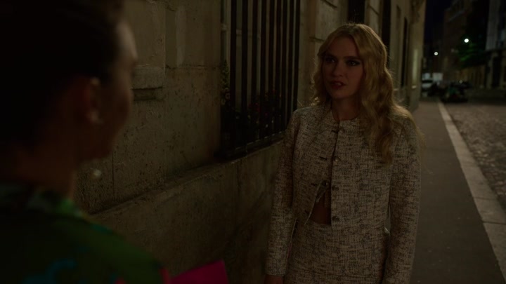 Emily_in_Paris_S02E03_WEBRip_x264-ION10_2702.jpg