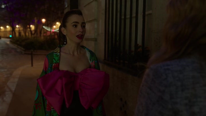 Emily_in_Paris_S02E03_WEBRip_x264-ION10_2707.jpg