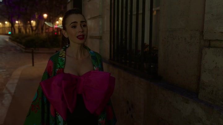 Emily_in_Paris_S02E03_WEBRip_x264-ION10_2718.jpg