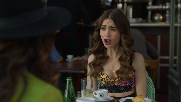 Emily_in_Paris_S02E04_WEBRip_x264-ION10_0044.jpg