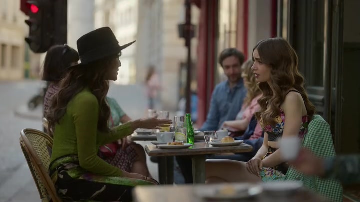 Emily_in_Paris_S02E04_WEBRip_x264-ION10_0049.jpg