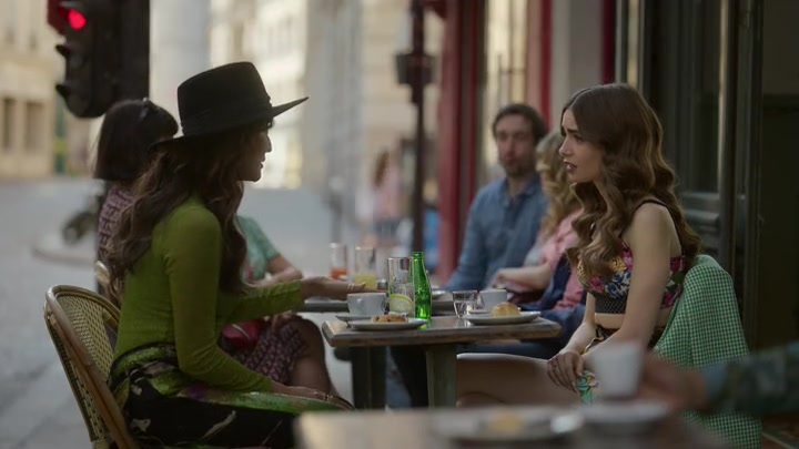 Emily_in_Paris_S02E04_WEBRip_x264-ION10_0050.jpg