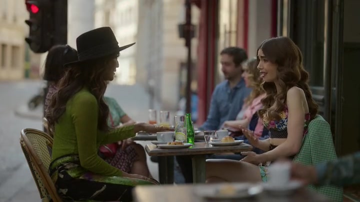 Emily_in_Paris_S02E04_WEBRip_x264-ION10_0052.jpg