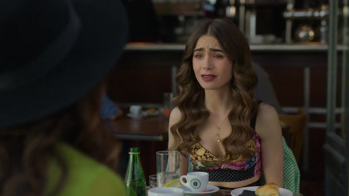 Emily_in_Paris_S02E04_WEBRip_x264-ION10_0064.jpg