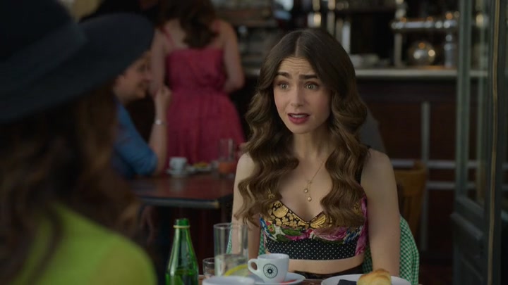 Emily_in_Paris_S02E04_WEBRip_x264-ION10_0067.jpg