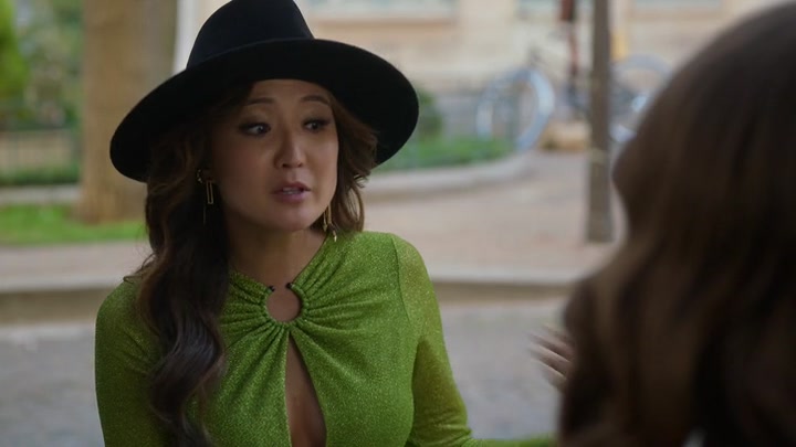 Emily_in_Paris_S02E04_WEBRip_x264-ION10_0078.jpg Emily_in_Paris_S02E04_WEBRip_x264-ION10_0078.jpg