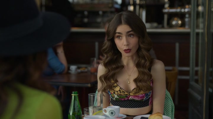 Emily_in_Paris_S02E04_WEBRip_x264-ION10_0090.jpg
