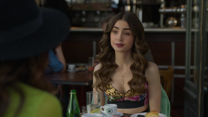 Emily_in_Paris_S02E04_WEBRip_x264-ION10_0091.jpg