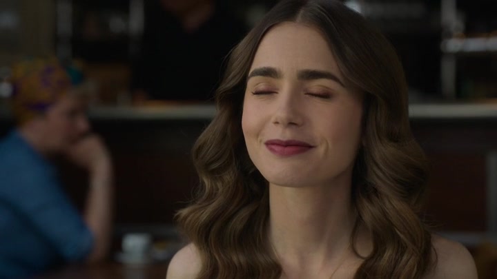 Emily_in_Paris_S02E04_WEBRip_x264-ION10_0102.jpg