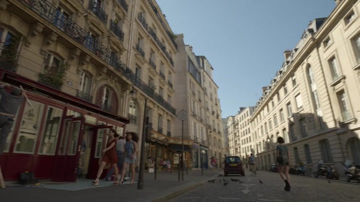 Emily_in_Paris_S02E04_WEBRip_x264-ION10_0113.jpg