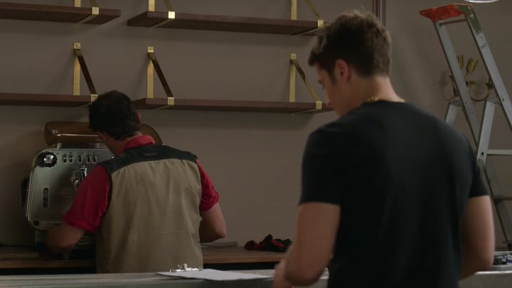 Emily_in_Paris_S02E04_WEBRip_x264-ION10_0132.jpg
