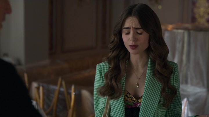 Emily_in_Paris_S02E04_WEBRip_x264-ION10_0154.jpg
