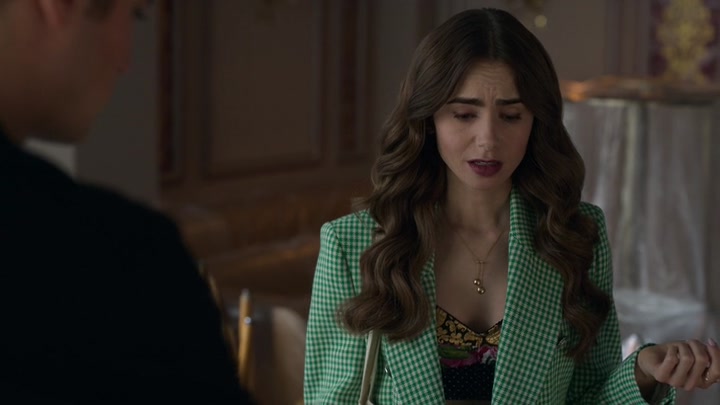 Emily_in_Paris_S02E04_WEBRip_x264-ION10_0156.jpg
