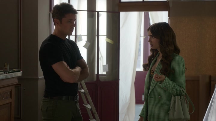 Emily_in_Paris_S02E04_WEBRip_x264-ION10_0169.jpg