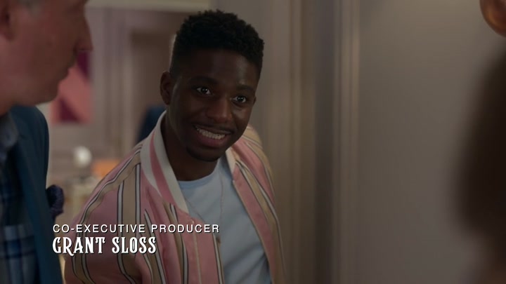 Emily_in_Paris_S02E04_WEBRip_x264-ION10_0226.jpg