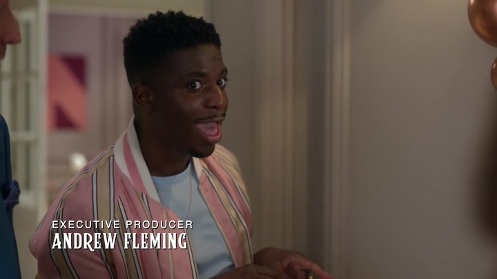 Emily_in_Paris_S02E04_WEBRip_x264-ION10_0232.jpg