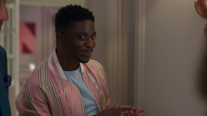 Emily_in_Paris_S02E04_WEBRip_x264-ION10_0234.jpg