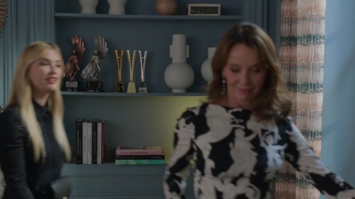 Emily_in_Paris_S02E04_WEBRip_x264-ION10_0238.jpg Emily_in_Paris_S02E04_WEBRip_x264-ION10_0238.jpg