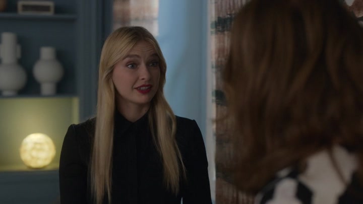 Emily_in_Paris_S02E04_WEBRip_x264-ION10_0241.jpg