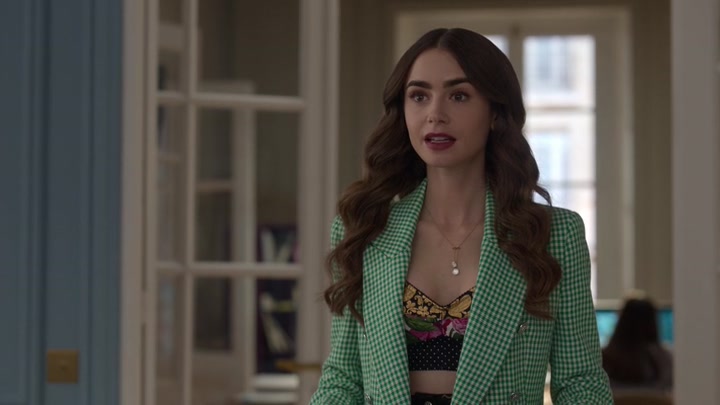 Emily_in_Paris_S02E04_WEBRip_x264-ION10_0254.jpg