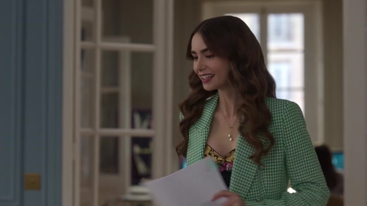 Emily_in_Paris_S02E04_WEBRip_x264-ION10_0259.jpg Emily_in_Paris_S02E04_WEBRip_x264-ION10_0259.jpg