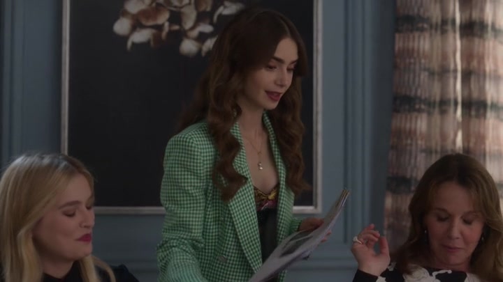 Emily_in_Paris_S02E04_WEBRip_x264-ION10_0272.jpg