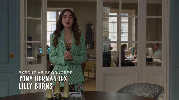 Emily_in_Paris_S02E04_WEBRip_x264-ION10_0285.jpg