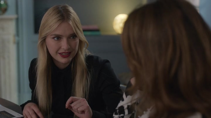 Emily_in_Paris_S02E04_WEBRip_x264-ION10_0304.jpg