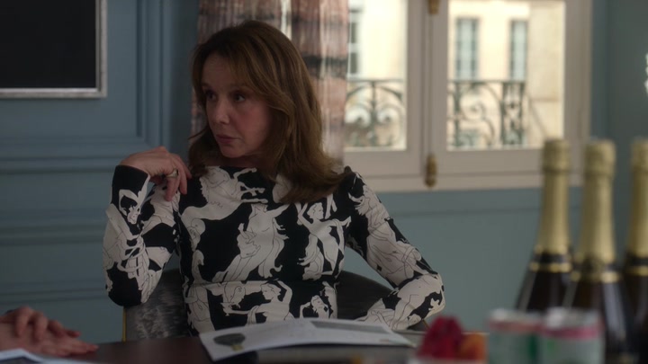 Emily_in_Paris_S02E04_WEBRip_x264-ION10_0306.jpg