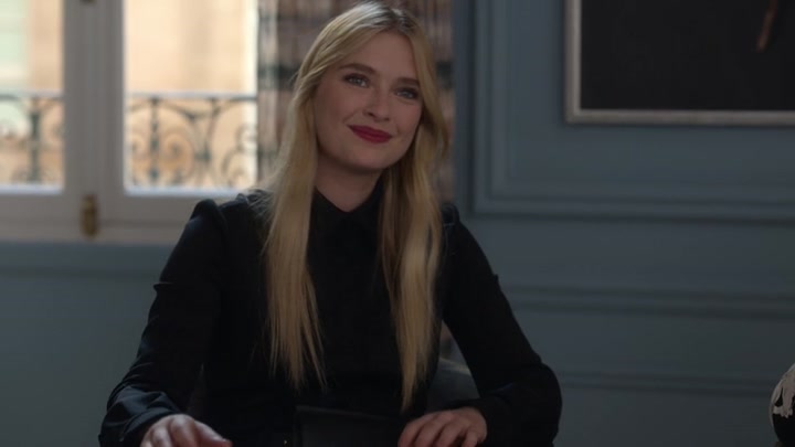 Emily_in_Paris_S02E04_WEBRip_x264-ION10_0313.jpg