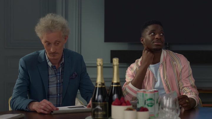 Emily_in_Paris_S02E04_WEBRip_x264-ION10_0320.jpg