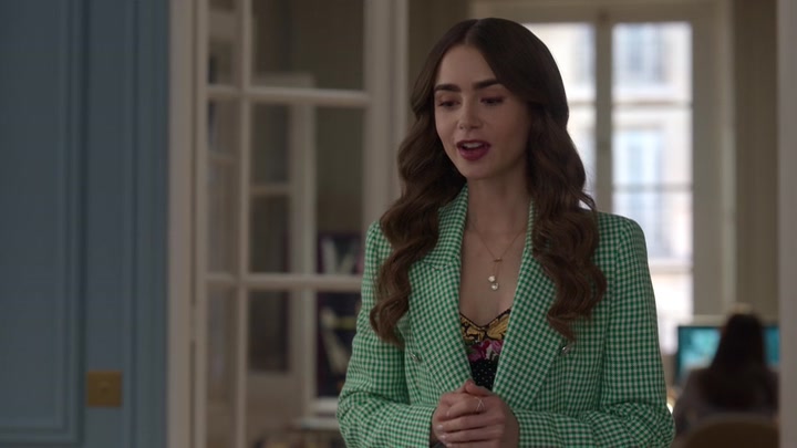 Emily_in_Paris_S02E04_WEBRip_x264-ION10_0327.jpg