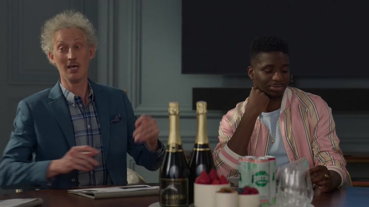 Emily_in_Paris_S02E04_WEBRip_x264-ION10_0338.jpg