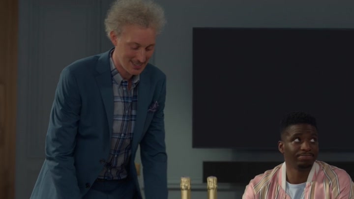 Emily_in_Paris_S02E04_WEBRip_x264-ION10_0342.jpg