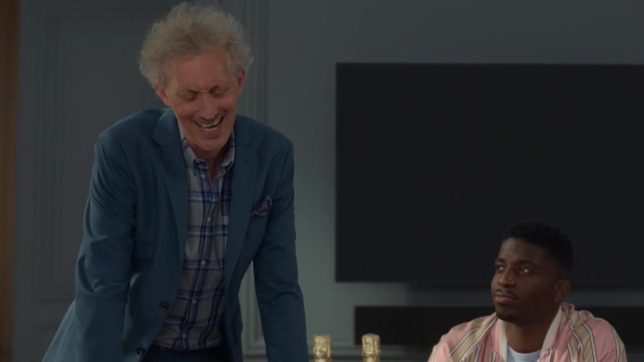 Emily_in_Paris_S02E04_WEBRip_x264-ION10_0347.jpg