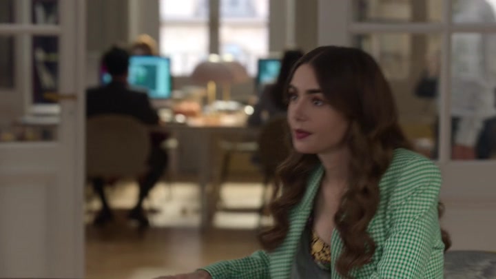 Emily_in_Paris_S02E04_WEBRip_x264-ION10_0349.jpg