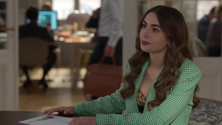 Emily_in_Paris_S02E04_WEBRip_x264-ION10_0350.jpg