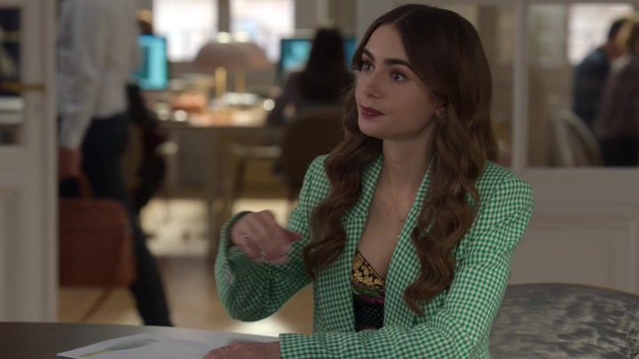 Emily_in_Paris_S02E04_WEBRip_x264-ION10_0351.jpg