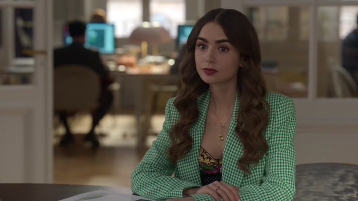 Emily_in_Paris_S02E04_WEBRip_x264-ION10_0353.jpg